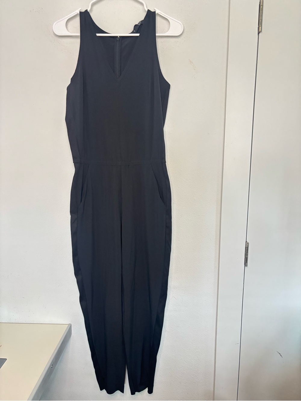 ATHLETA BLACK BROOKLYN ROMPER JUMPSUIT SZ 0